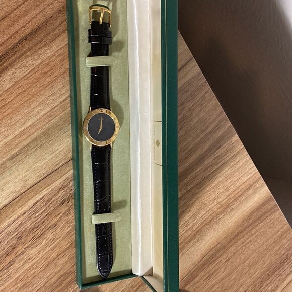 Gucci watch leather strap gold Roman numeral EUC - Picture 6 of 13